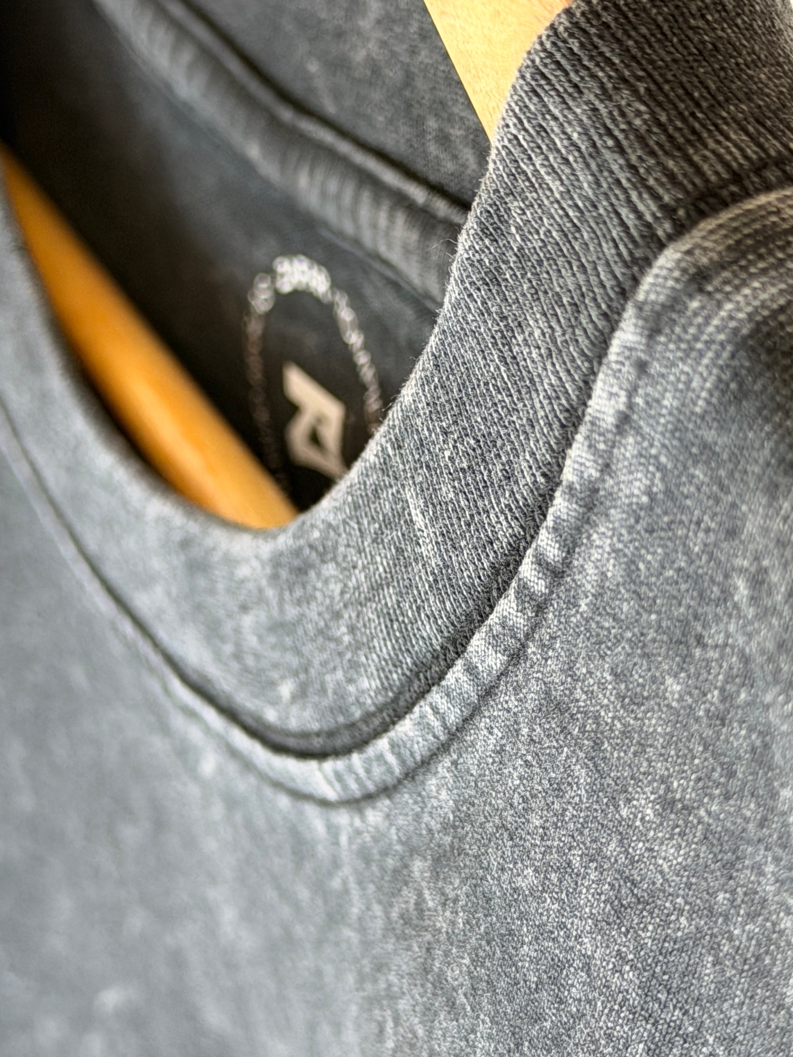 BORDADO // Negro Stonewash